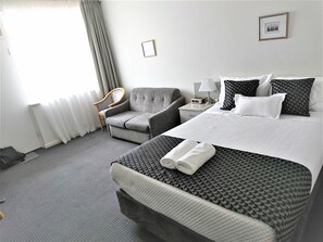 Studio Suite | Desk, blackout curtains, soundproofing, iron/ironing board - Hi 5 Luxury Holiday Apartments (Glenelg)
