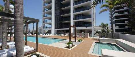 Bañera de hidromasaje exterior