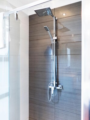 Bathtub, hair dryer, towels