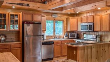 Køleskab, mikrobølgeovn, ovn, kogeplade