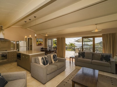 At Cathedral Cove - Hahei Holiday Home