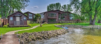 NY! Lakefront Eau Galle Home w / badestamp & Fire Pit