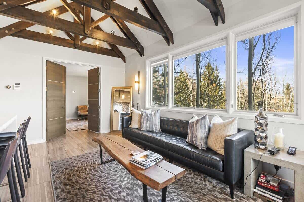TV, fireplace, offices