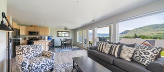 ¡Chelan Escape en Park Pointe con piscina comunitaria y jacuzzi! D104, a poca distancia del lago!