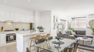 Family House, 3 Bedrooms | In-room dining