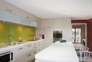 Køleskab, mikrobølgeovn, ovn, opvaskemaskine