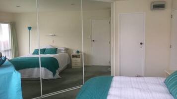 2 makuuhuonetta, silitysrauta/-lauta, vauvan matkasänky, ilmainen Wi-Fi