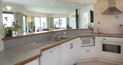 Sunny house near Golf Course and Recreation Centre
