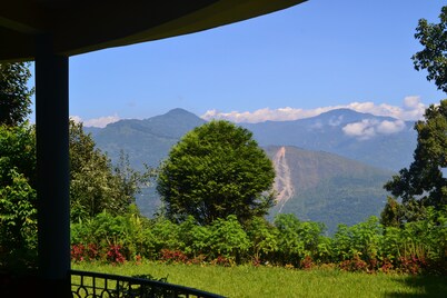 Gorgeous homestay at 70-year old colonial bungalow and farm