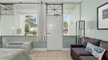 Fer et planche Ă repasser, lit parapluie, Wi-Fi gratuit, draps fournis