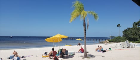 Beach nearby, sun-loungers, beach towels