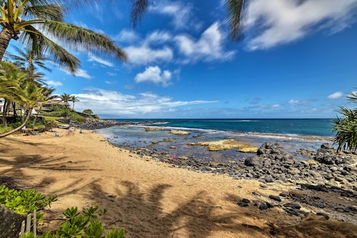 Condo w/ Lanai at Beginning of Road to Hana!