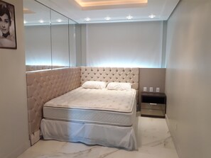 2 quartos, ferros/tábuas de passar roupa, Wi-Fi, roupa de cama