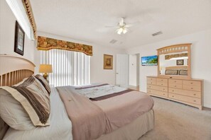 4 habitaciones, tabla de planchar con plancha, wifi y ropa de cama 