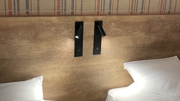 Twin Room Smoking | Premium bedding, soundproofing, free WiFi, bed sheets