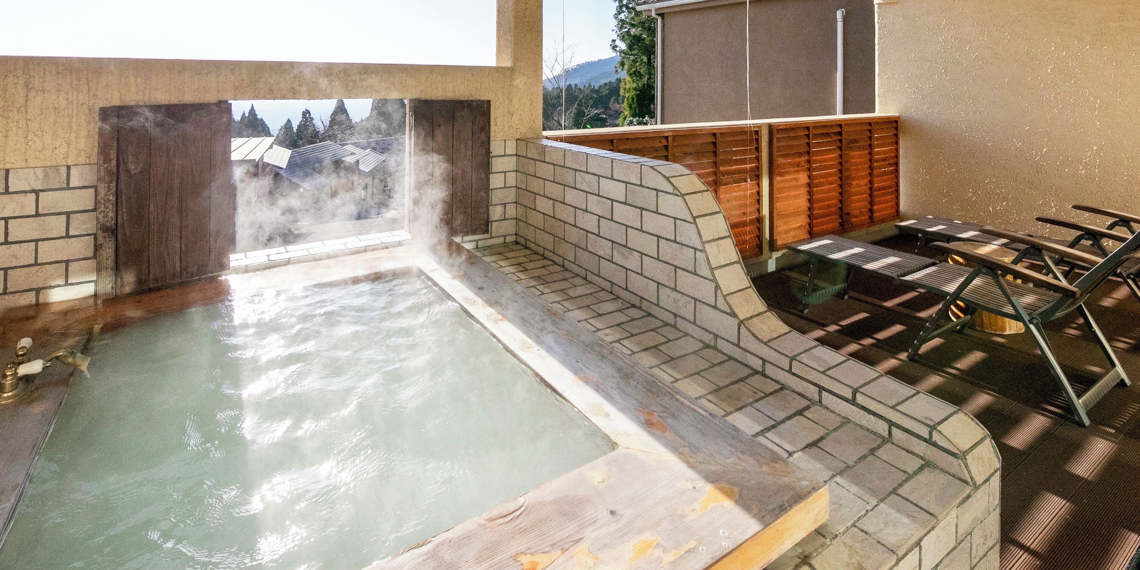 华丽别墅 (with Private Open-air Bath, Paradis) | 浴室 | 独立的浴缸和淋浴、免费洗浴用品、吹风机、浴袍