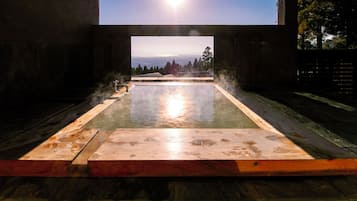 Deluxe Villa (with Private Open-air Bath, Grandevue) | Bathroom | Separate tub and shower, free toiletries, hair dryer, bathrobes