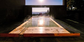 Villa Deluxe (with Private Open-air Bath, Grandevue) | Baño | Bañera y ducha independientes y artículos de higiene personal gratuitos