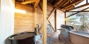 Premium Suite Villa | Bathroom | Separate tub and shower, free toiletries, hair dryer, bathrobes - Villa Montpetre (Kirishima)