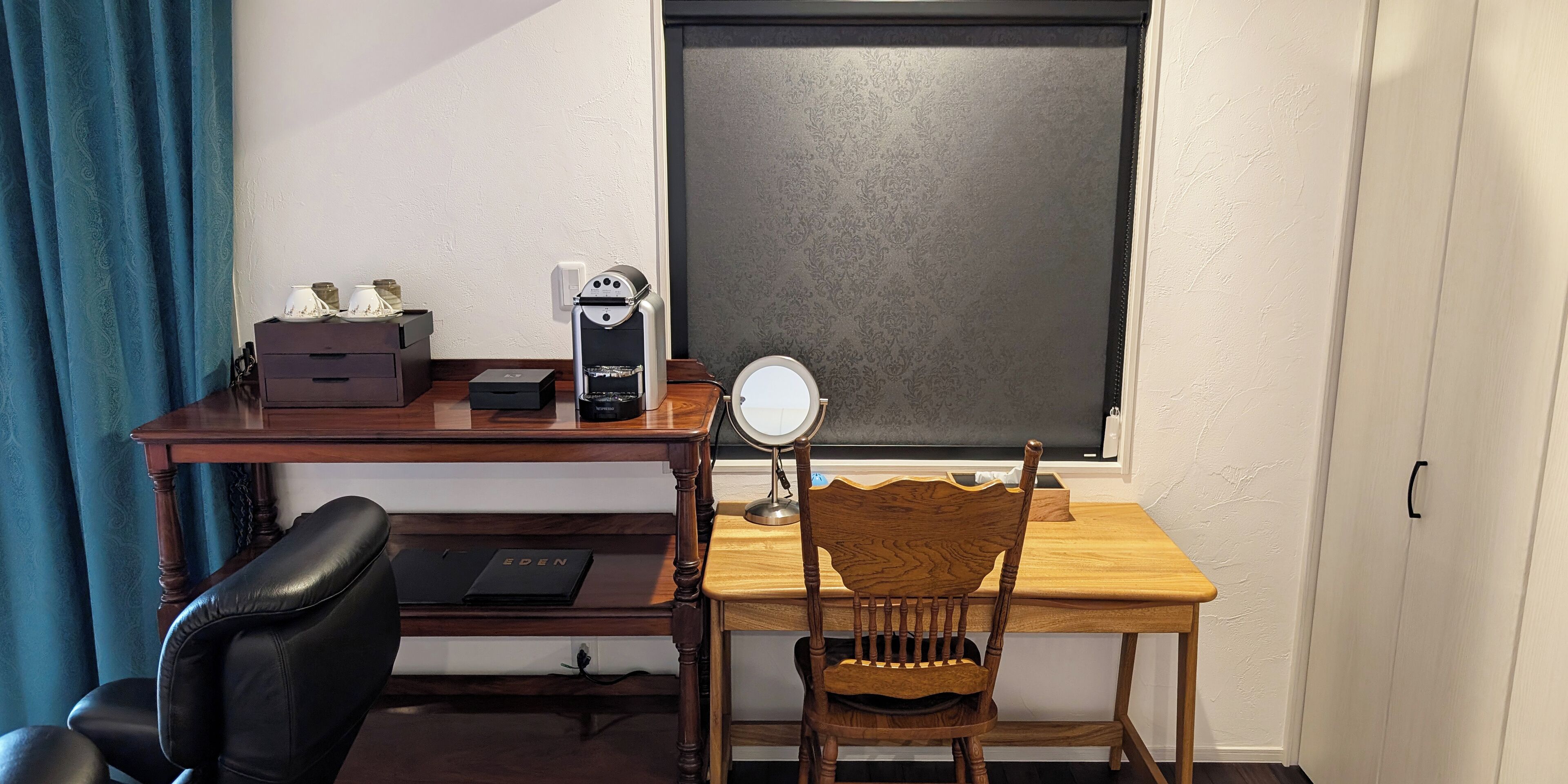 Minibar con artículos gratuitos y caja de seguridad en la habitación 