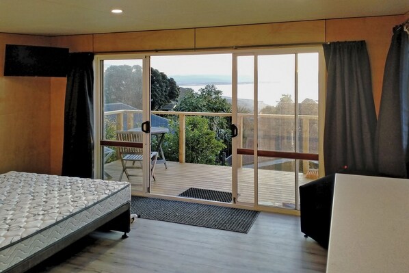 5 bedrooms, desk, iron/ironing board, free WiFi - Bisley Holiday House overlooks Nelson’s beautiful Tahunanui (Tahunanui)