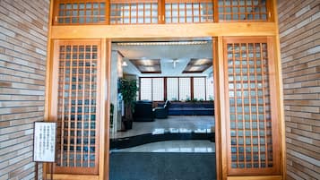 Pintu masuk properti