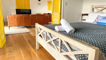 4 bedrooms, iron/ironing board, free WiFi, bed sheets