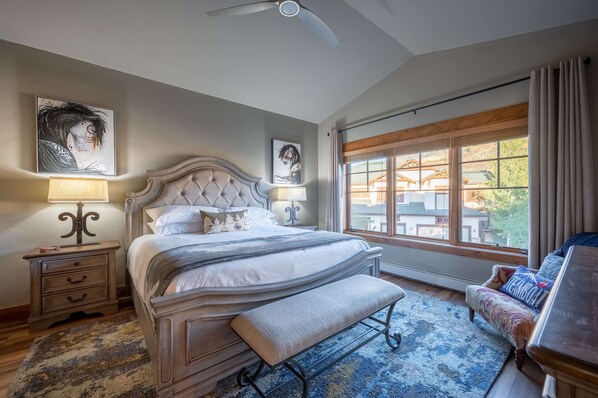 4 bedrooms, iron/ironing board, travel cot, free WiFi - EagleRidge Retreat | Pool, Hot Tubs, Fitness Center, Fire Pit & More | Walk To Ski Slopes (Steamboat Springs)