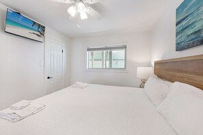 1 bedroom, iron/ironing board, WiFi, bed sheets - Pet-Friendly Beachfront Condo | Heated Pool & Gulf Views (Corpus Christi)