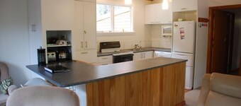 Bellbird Bach su Lake Road
