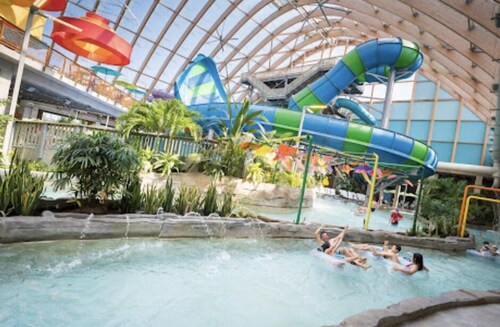 Cottage style Bungalow/shared pool 8 min to bethel woods /10min to world Casino