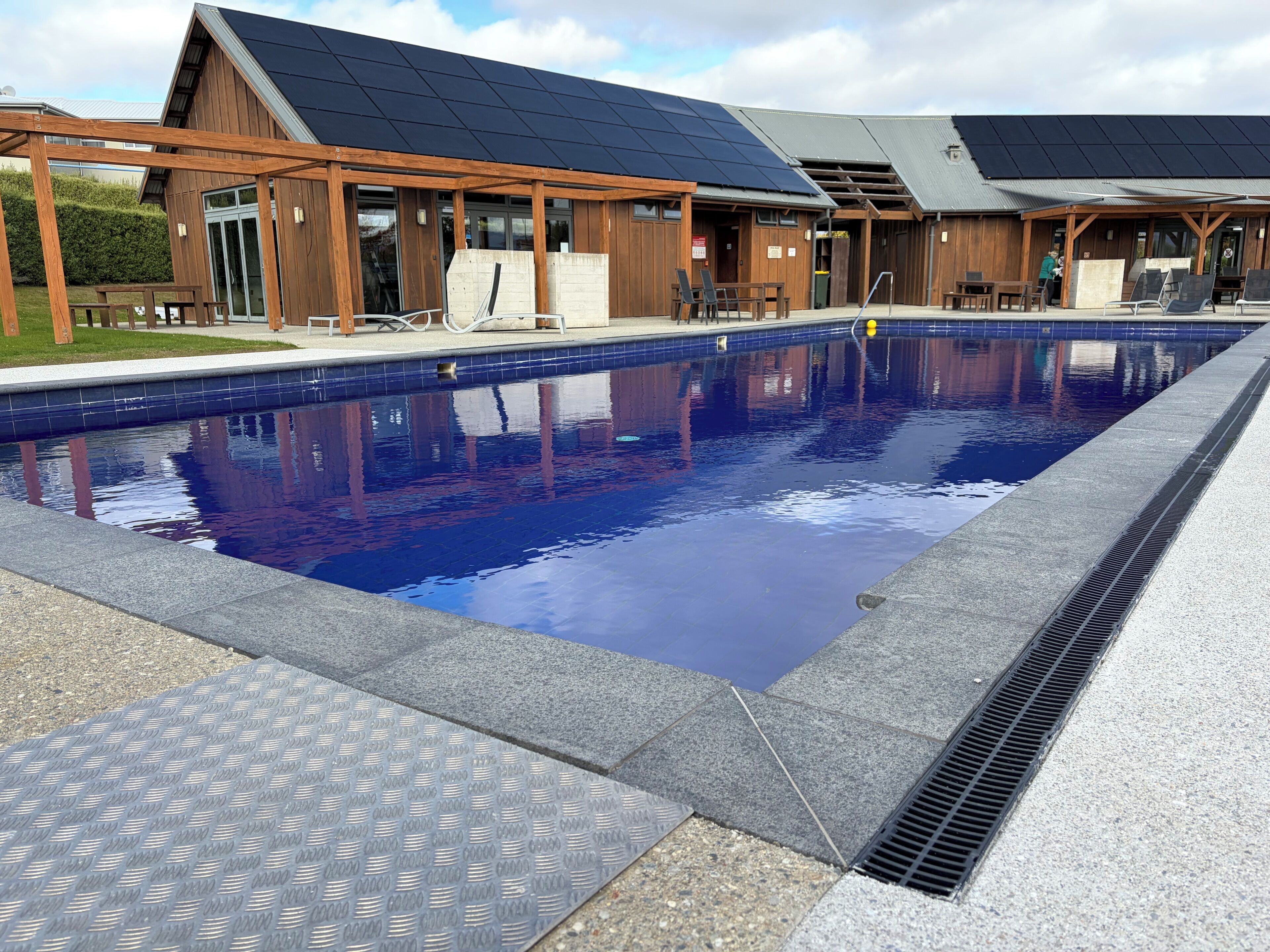 Piscine extérieure, piscine chauffée