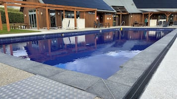 Piscine extérieure, piscine chauffée