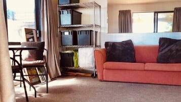 Fernseher, DVD-Player, Stereoanlage