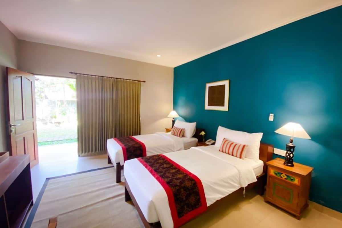 Basic Room | Minibar, individually decorated, desk, iron/ironing board