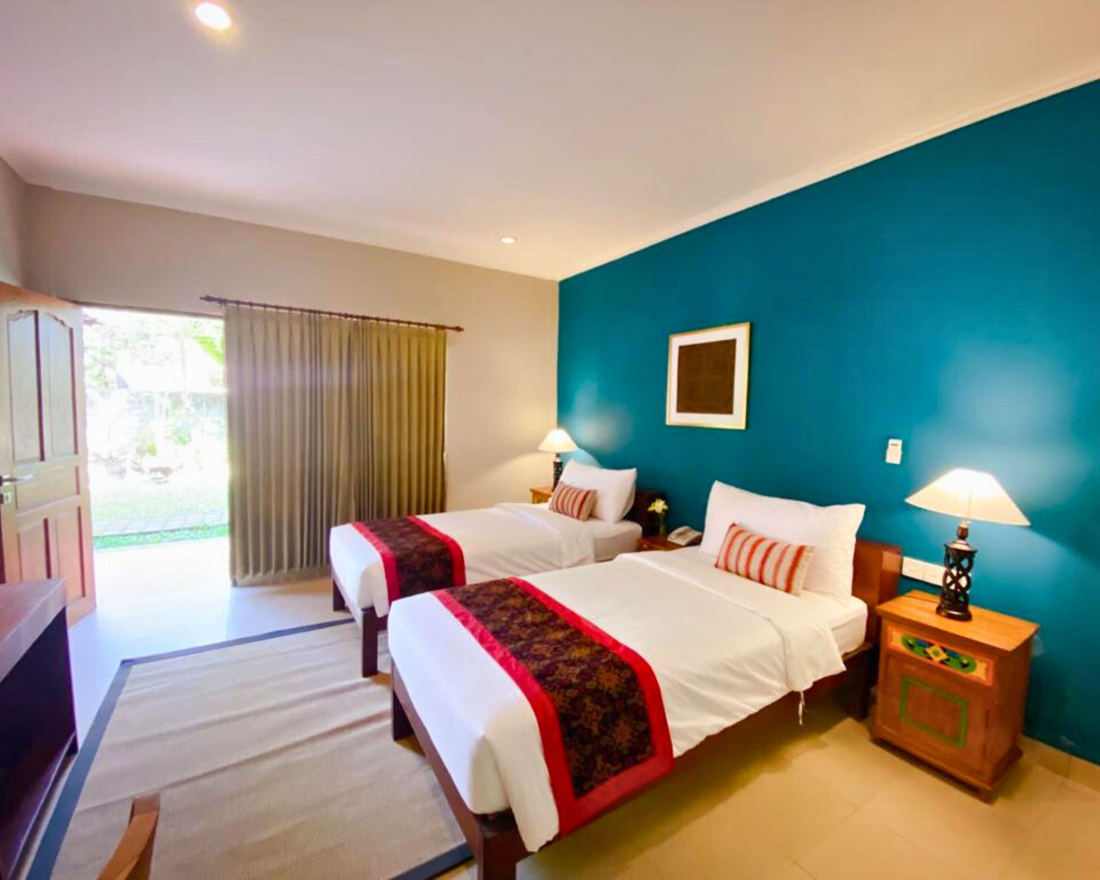 Chambre | Minibar, décoration personnalisée, bureau, fer et planche à repasser