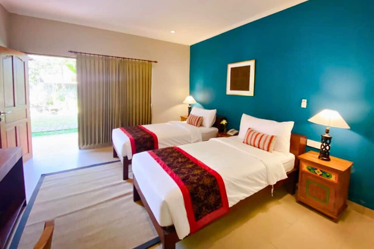 Chambre | Minibar, décoration personnalisée, bureau, fer et planche à repasser