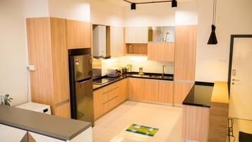 Deluxe Apartment, 2 Bedrooms | In-room dining