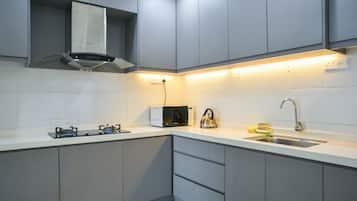 Superior apartman, 2 hálószobával | Privát konyha | Hűtőszekrény, mikrohullámú sütő, főzőlap és elektromos vízforraló