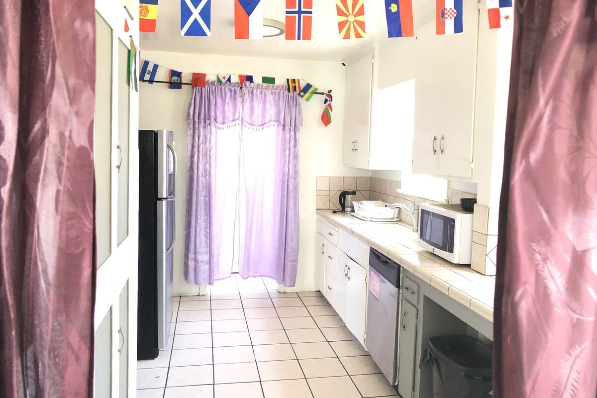 أغطية فراش متميزة وألحفة محشوة بالريش وستائر تعتيم وتجهيزات عازلة للصوت