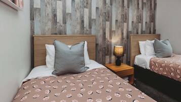 3 bedrooms, iron/ironing board, WiFi, bed sheets