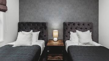 3 habitaciones, tabla de planchar con plancha, wifi y ropa de cama