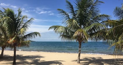 Beach Front Cottage in the heart of Placencia Village