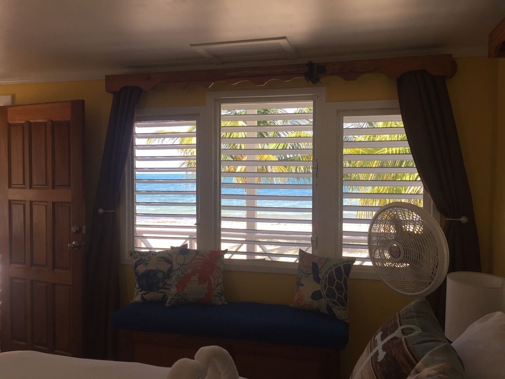 Coffres-forts dans les chambres, fer et planche à repasser