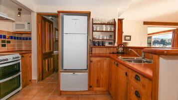 Frigorífic, microones, forn i placa de cuina