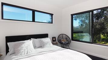 3 bedrooms, iron/ironing board, WiFi