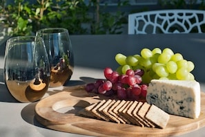 Food and drink - NY-style apt, 2 bed, large sunny terrace, rooftop pool, Auckland City (Auckland CBD)