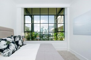 2 bedrooms, iron/ironing board, WiFi, bed sheets - NY-style apt, 2 bed, large sunny terrace, rooftop pool, Auckland City (Auckland CBD)