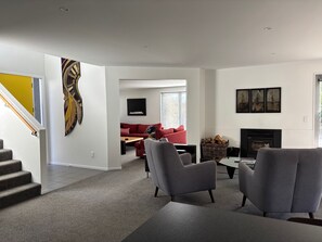 Smart TV, fireplace, stereo