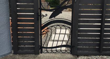 The Art House, Wanaka - Contemporary holiday house